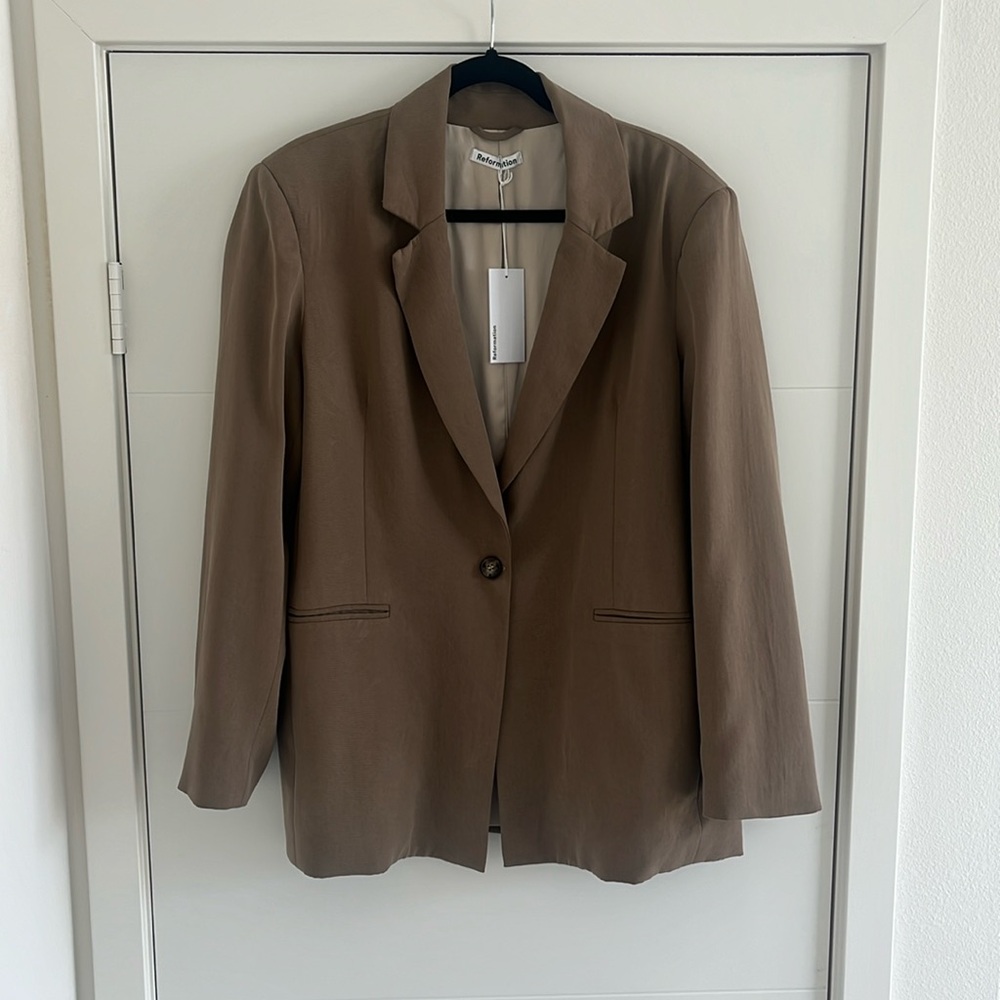 NWT Reformation Catrina Blazer in Mushroom Color Size Medium Sold Out Online